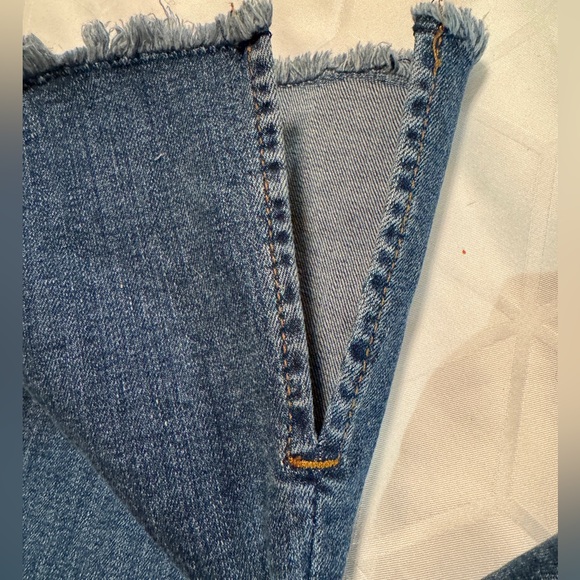 Lee Flare Jeans Nw/o tags frayed hem w/ slit at bottom of flared leg- Size 6med - Picture 2 of 11